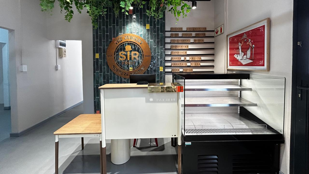 BATELEUR PROJECTS_SIR FRUIT GQEBERHA_POINT OF SALE 3_PEDERSEN AND LENNARD COLLAB
