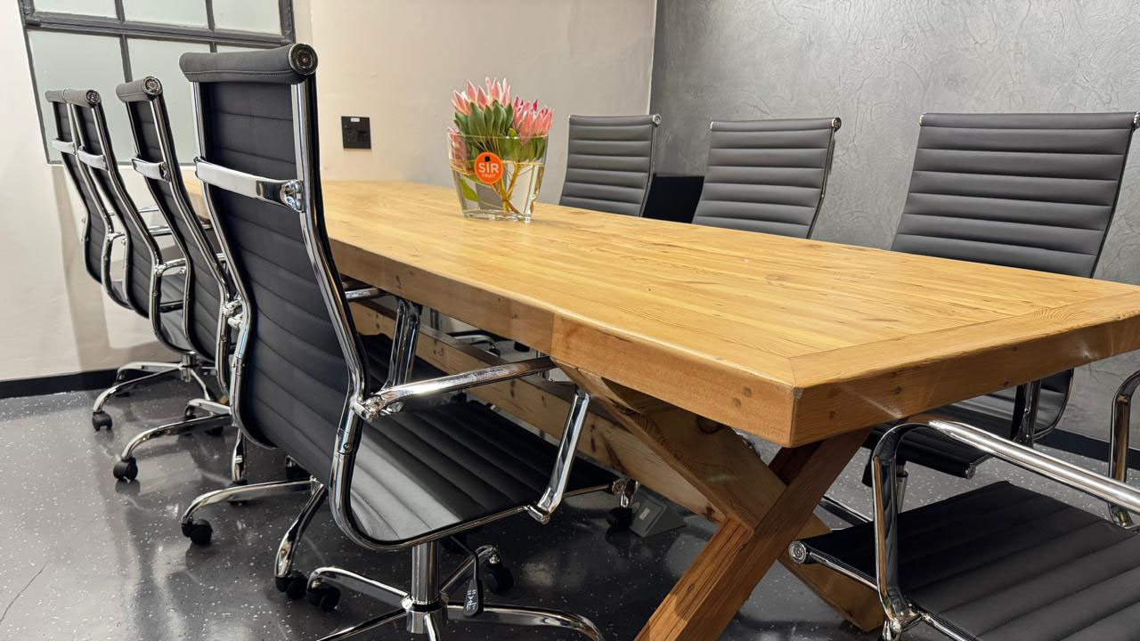 BATELEUR PROJECTS_SIR FRUIT WOODSTOCK_MEETING ROOM